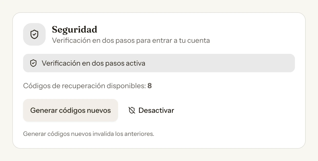 La tarjeta de Seguridad con la verificación ya activa: una franja que dice «Verificación en dos pasos activa», debajo «Códigos de recuperación disponibles: 8», y dos botones, «Generar códigos nuevos» y «Desactivar».